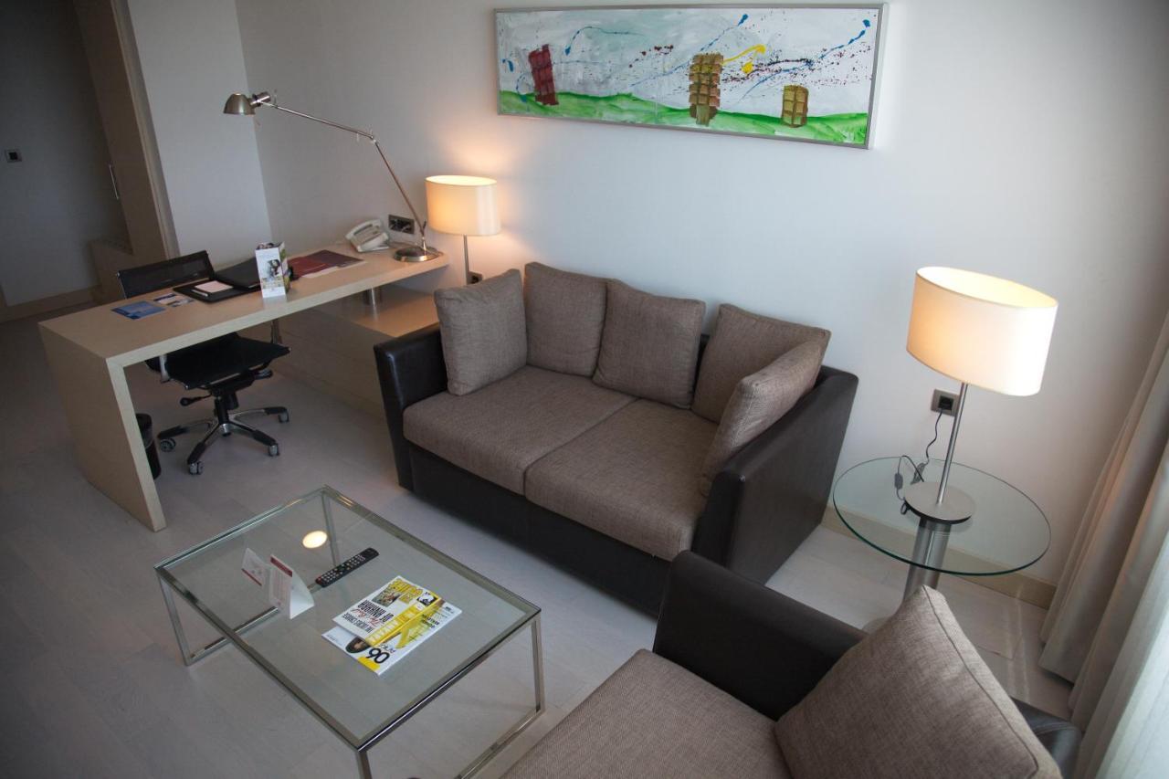 Cpankara Hotel Eksteriør bilde A living room in a serviced apartment in Paris