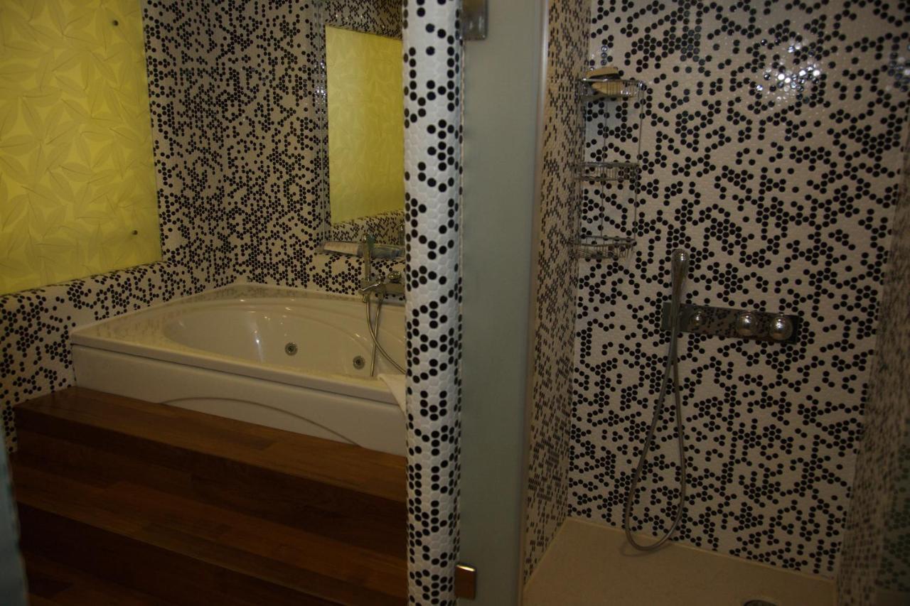 Cpankara Hotel Eksteriør bilde Bathroom with mosaic tiles